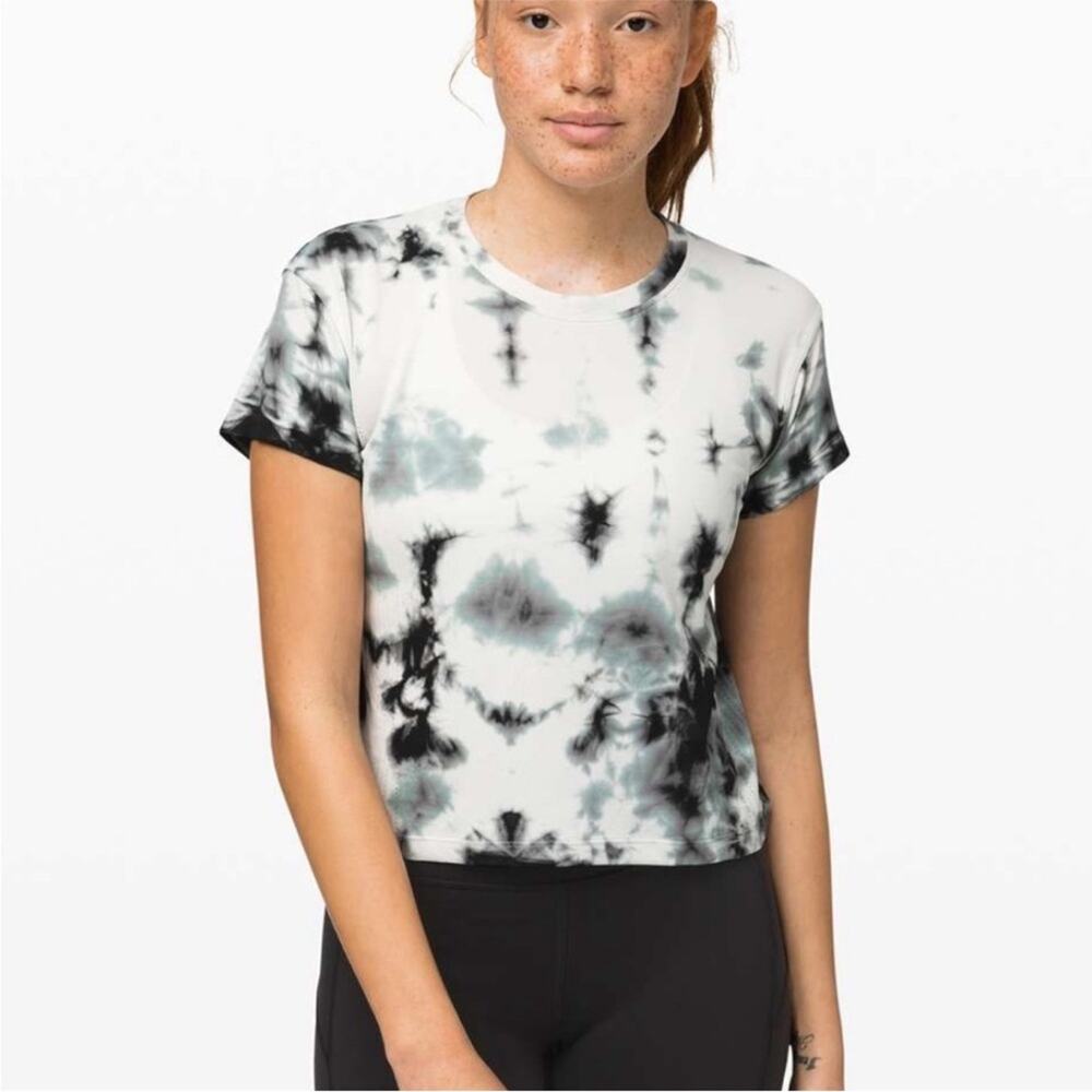 Lululemon Tie Dye Train To Be Crop Short Sleeve Top Sz XS